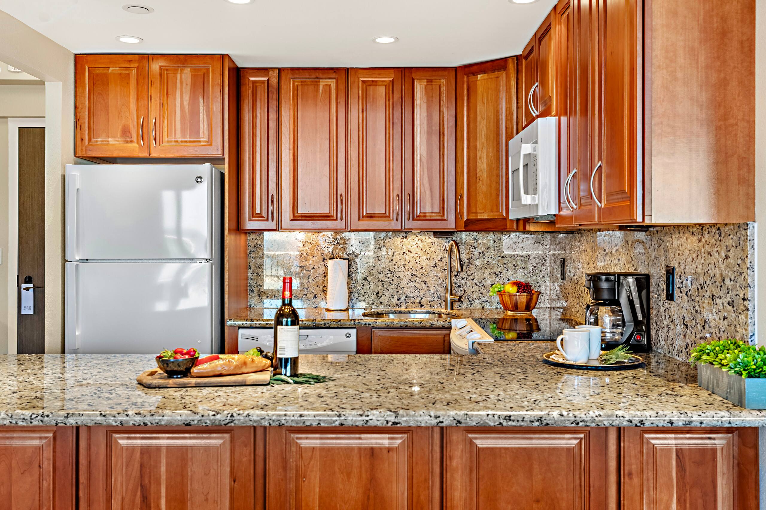 Condo in Lahaina · ★4.33 · 1 bedroom · 1 bed · 2 baths - Image 12