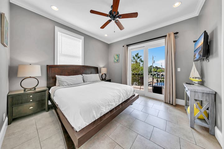 Suite King en el segundo piso con baño privado adjunto