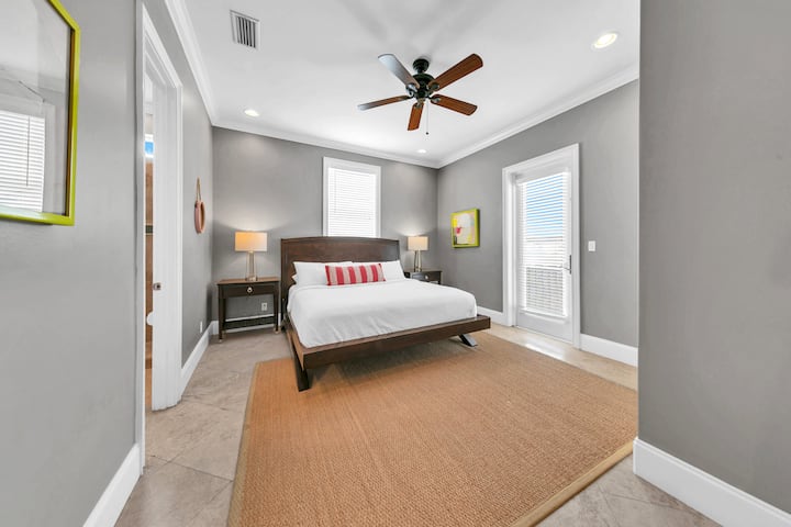 Suite King en el tercer piso con baño privado adjunto