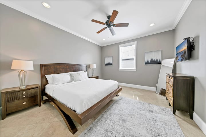 Suite King en el tercer piso con baño privado adjunto