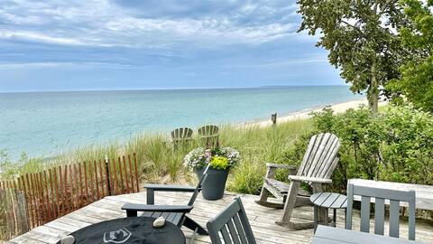 Empire Beach House - Lakefront firepit views