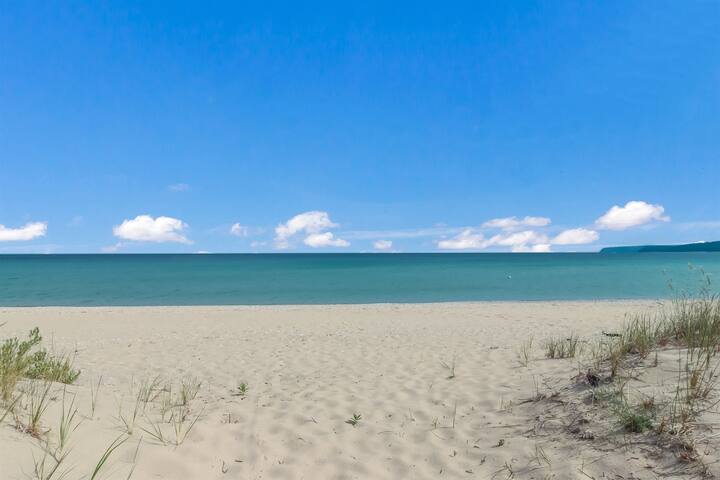 Left Coast Vacation Rentals managed Airbnb listing 1