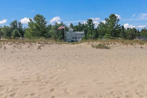 Island View - Beautiful Cottage on Lake Michigan