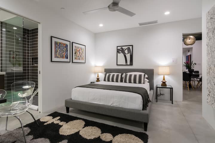 غرفة النوم 4 مع أعمال فنية من قبل فرناند ليجر - تحتوي جميع غرف النوم على حمامات داخلية