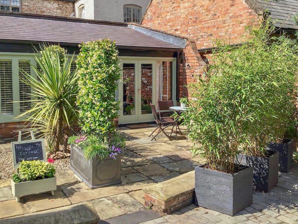 The Cottage The Coach House — photo 1