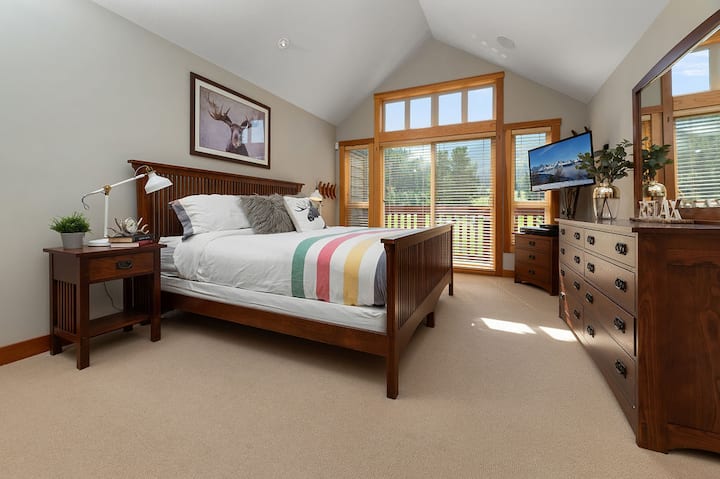 Основна спалня – летни гледки