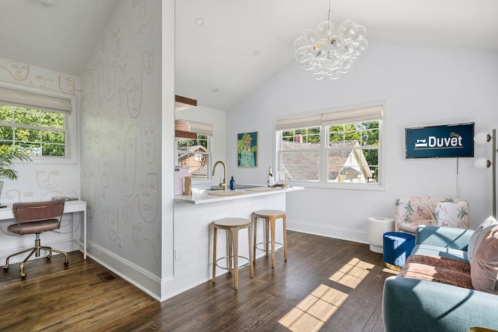 Couples' Oasis In Park Circle | The Bow - Charleston, SC