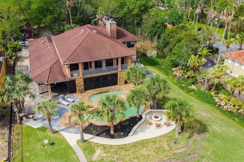Kemah Bayfront Estate w/ Heated Pools and Pier!