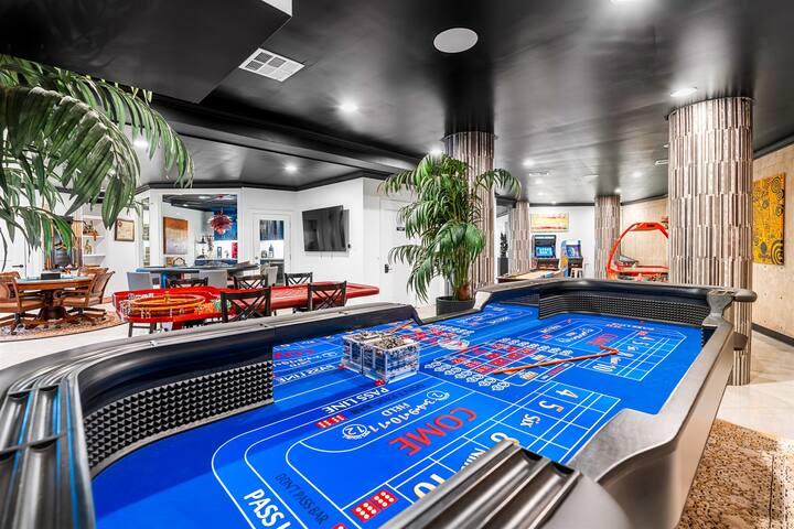 The Gatsby Mansion Waterfront w Casino Theater Spa gallery image 3