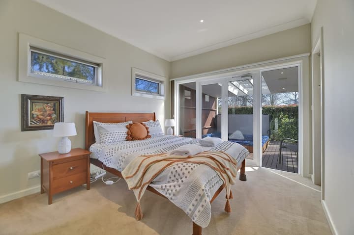 4. spavaća soba - pristup spa centru, kupaonici, radnom stolu