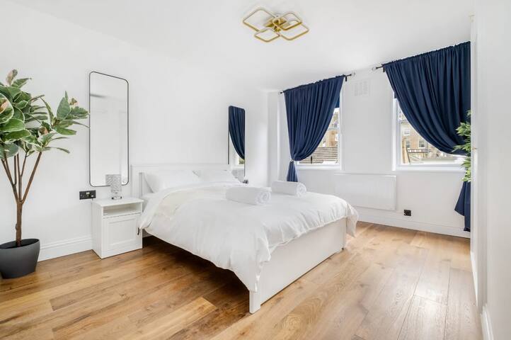 Prime Location | Designer 2BR by Park gallery image 2