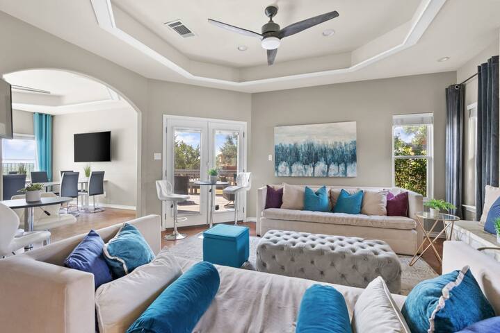 Stunning Lake Travis Estate w/ Spectacular Pool gallery image 2