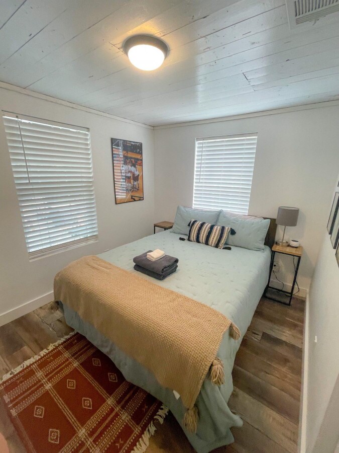 Backyard Oasis w/Pool, walkable, 5 min to dtwn