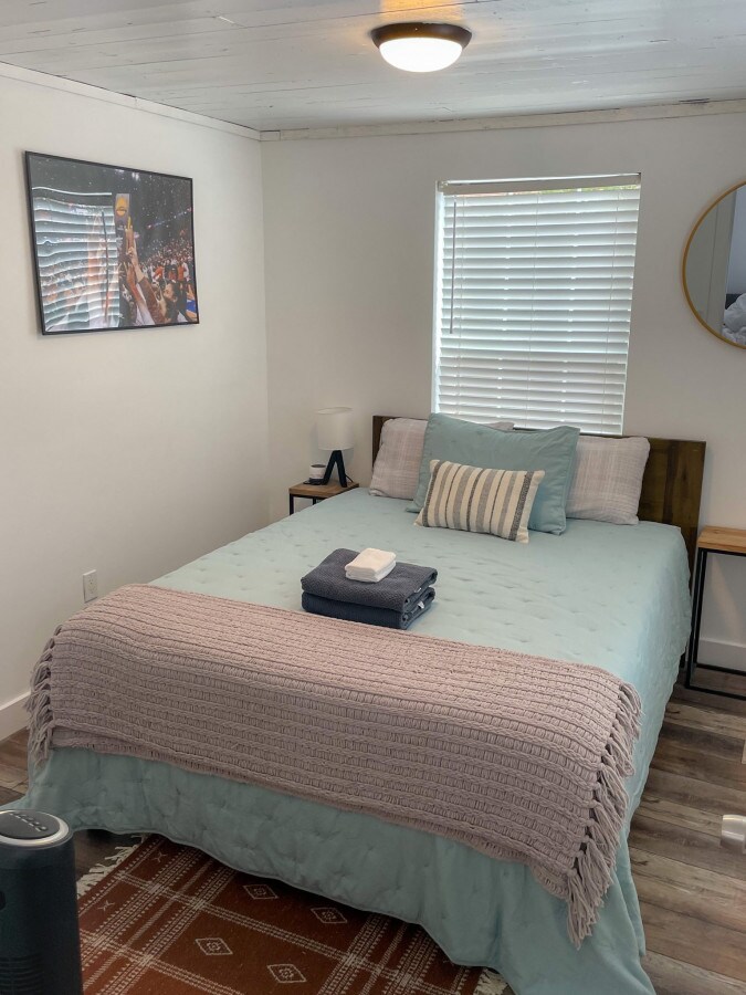 Backyard Oasis w/Pool, walkable, 5 min to dtwn