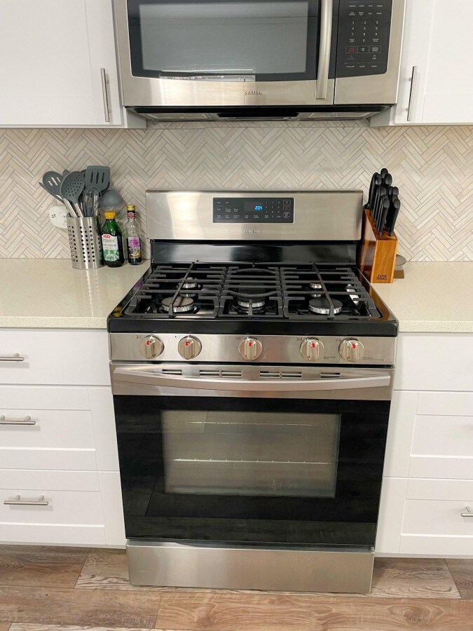 Backyard Oasis w/Pool, walkable, 5 min to dtwn