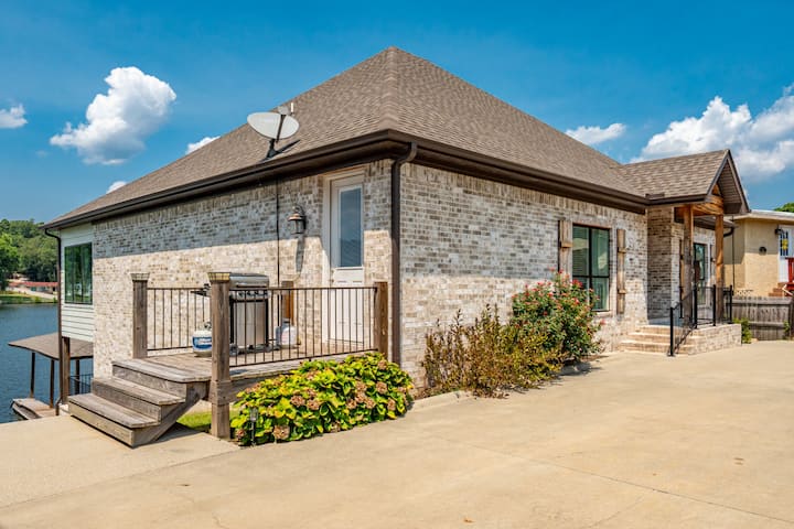 Luxe Waterfront Home In Hot Springs - Hot Springs, AR