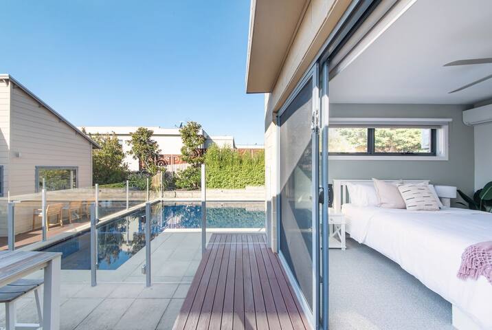 Rockleigh Bay Gas Heated Spa and Solar Heated Pool gallery image 2