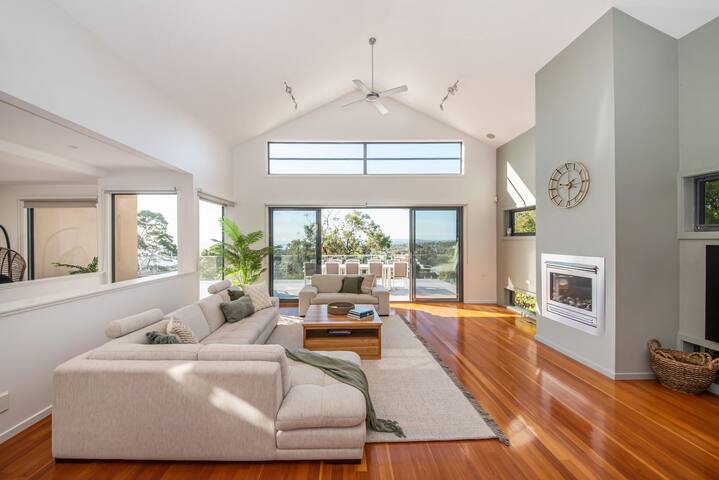 Rockleigh Bay Gas Heated Spa and Solar Heated Pool gallery image 4