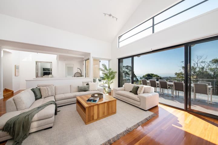 Rockleigh Bay Gas Heated Spa And Solar Heated Pool - Dromana
