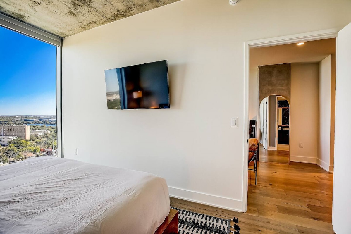 Highrise 1BR Luxe Suite near DT|Vibrant Rainey St
