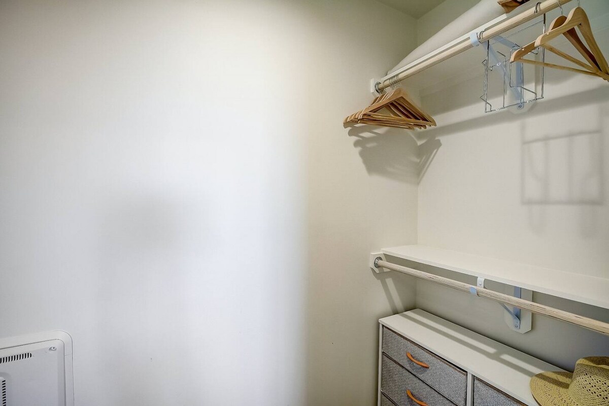 Highrise 1BR Luxe Suite near DT|Vibrant Rainey St