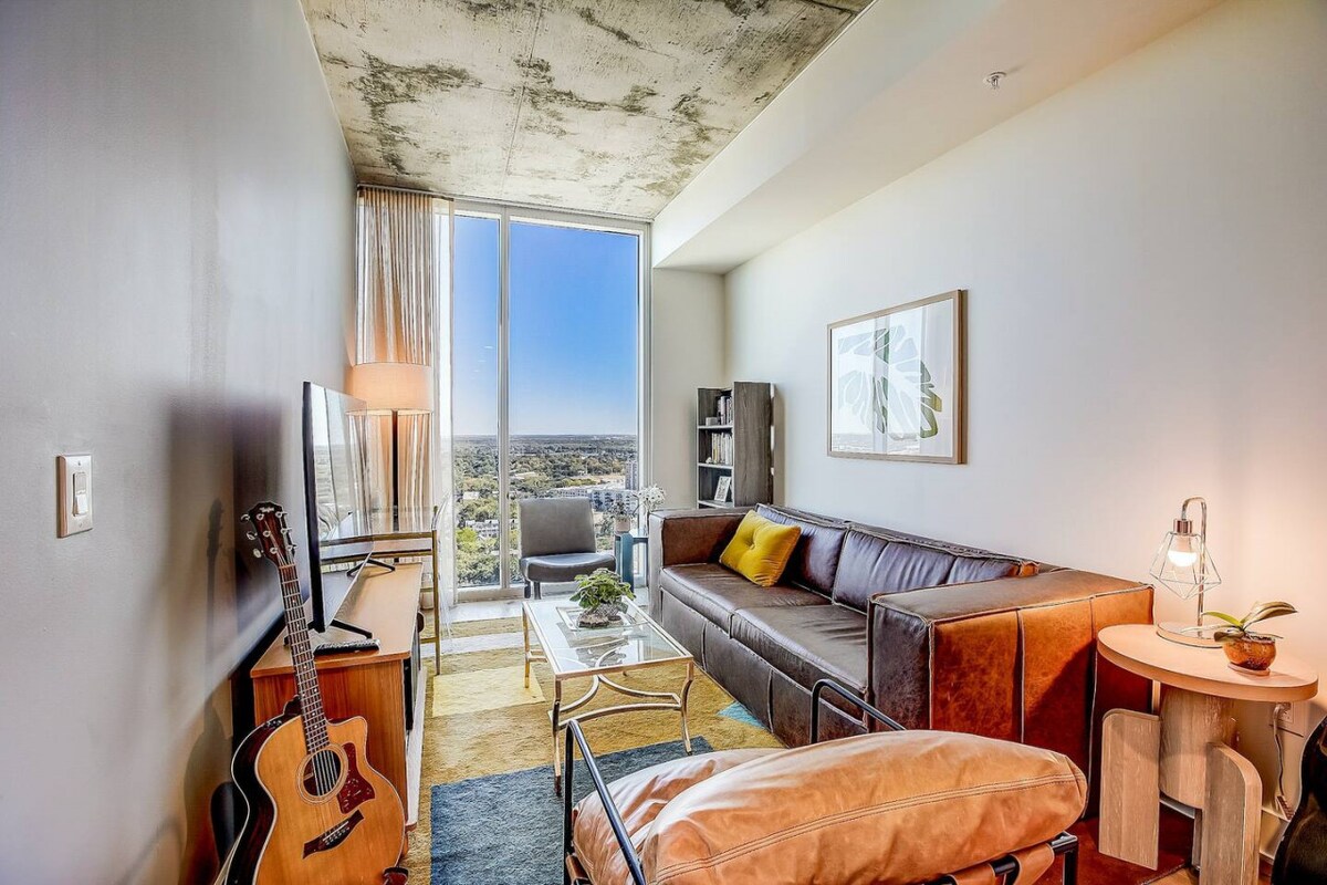 Highrise 1BR Luxe Suite near DT|Vibrant Rainey St