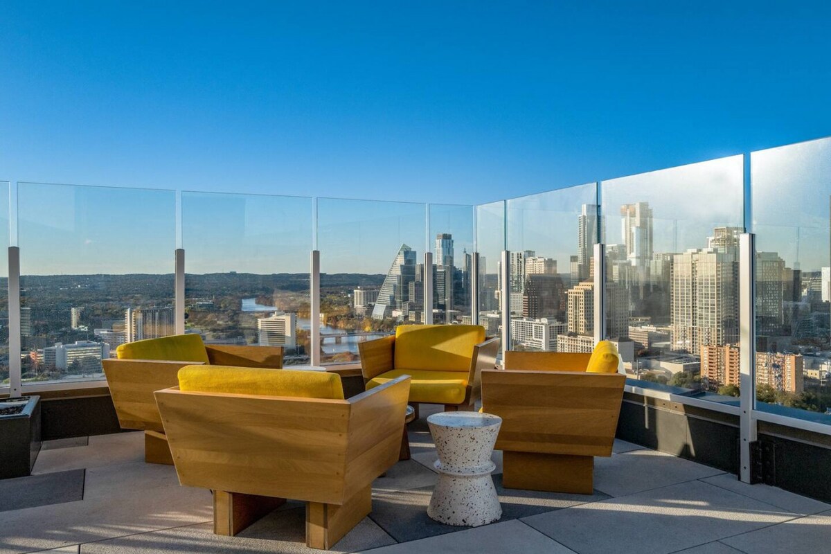 Highrise 1BR Luxe Suite near DT|Vibrant Rainey St