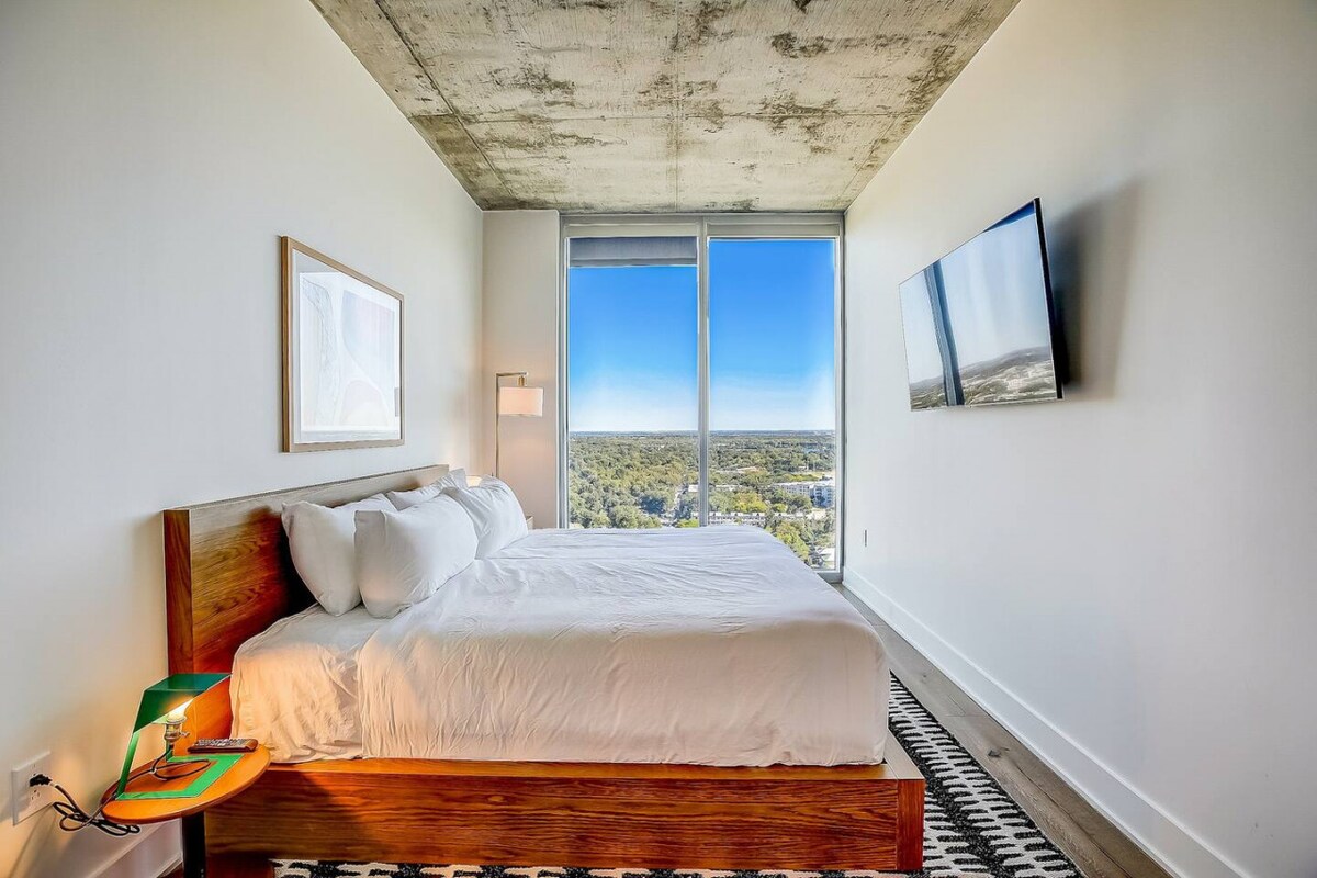 Highrise 1BR Luxe Suite near DT|Vibrant Rainey St