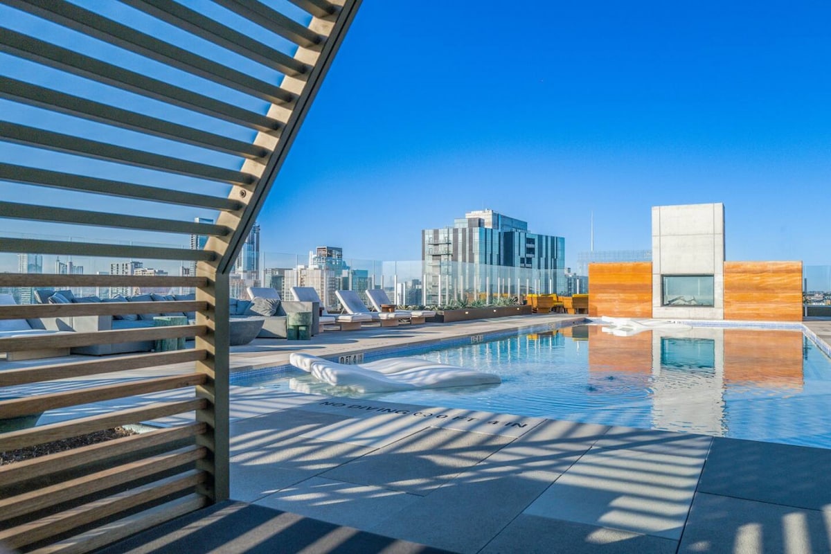 Highrise 1BR Luxe Suite near DT|Vibrant Rainey St