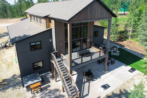 Overlook Trailhead Lodge