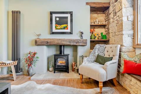 Popular Airbnb listing: Beautifully styled Dog Friendly - Butchers Flat in Chipping Campden