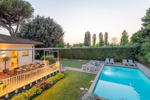 Luxury Villa with Pool in Pietrasanta close to the
