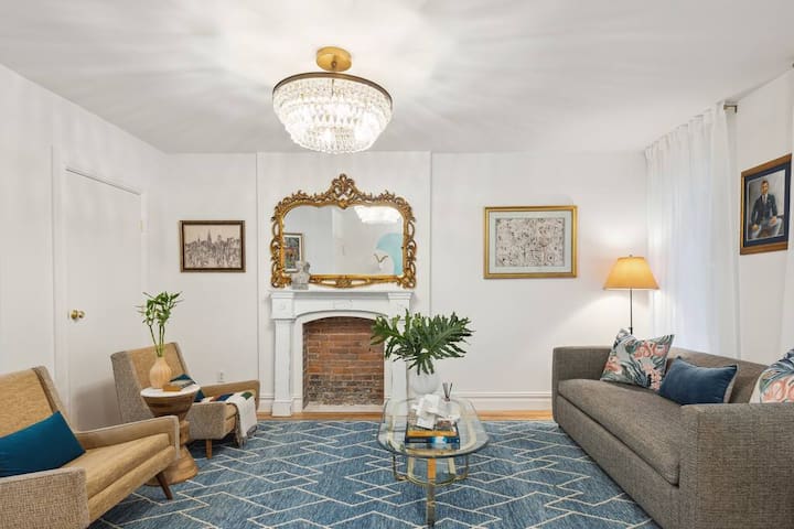 Private Flat – Landmark Brownstone in Harlem NYC
