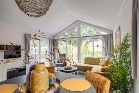 Top performing Airbnb: Modern furnished chalet on green park | Veluwe in Wijk 00 Epe