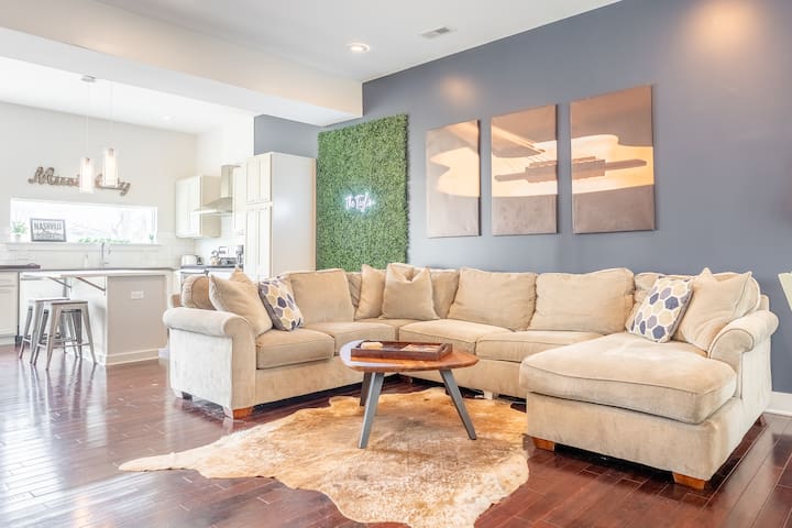 The Taylor Martin – Spacious Homes w/ Rooftop