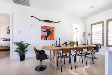 NEW urban cottage, The Vine & Round Top!