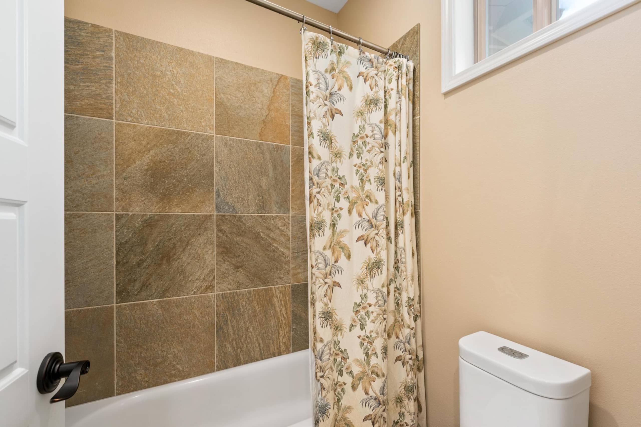 Home in Kailua-Kona · ★4.95 · 3 bedrooms · 4 beds · 2.5 baths - Image 37