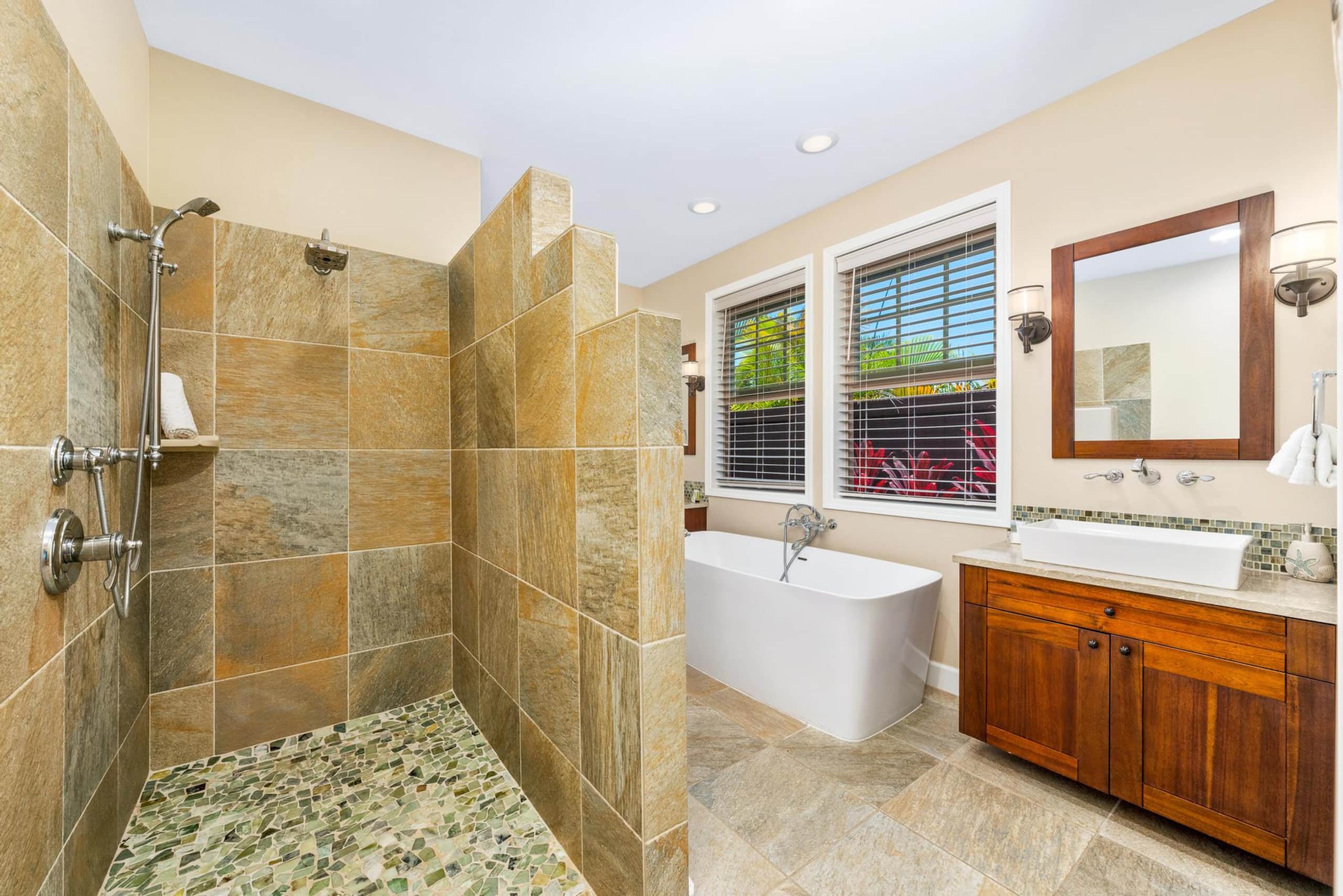 Home in Kailua-Kona · ★4.95 · 3 bedrooms · 4 beds · 2.5 baths - Image 5