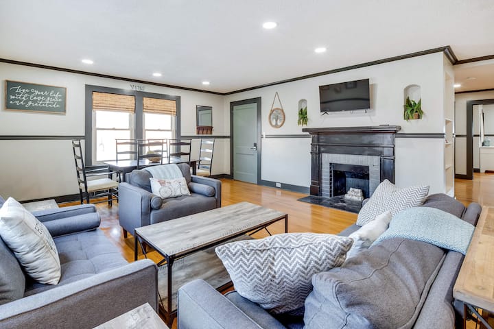 Bright Brevard Home Near Downtown & Trails - Brevard