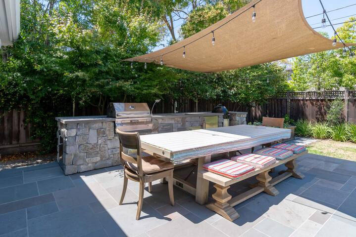 California Poolside Living gallery image 3