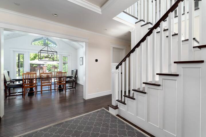 California Poolside Living gallery image 4