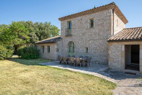Gîte avec piscine de 25 m et spa