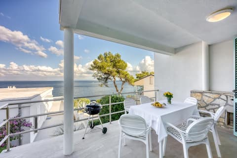 Valdarke Seaside Apartment - Happy Rentals
