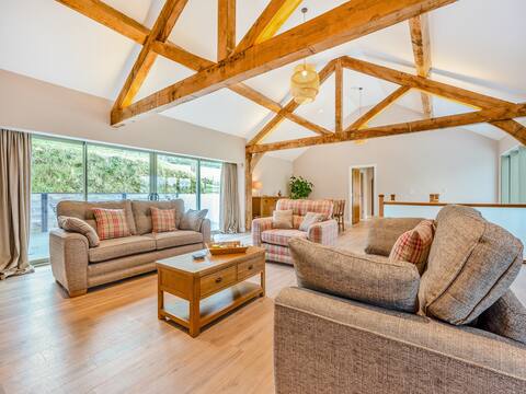 Property 4 - UK44924