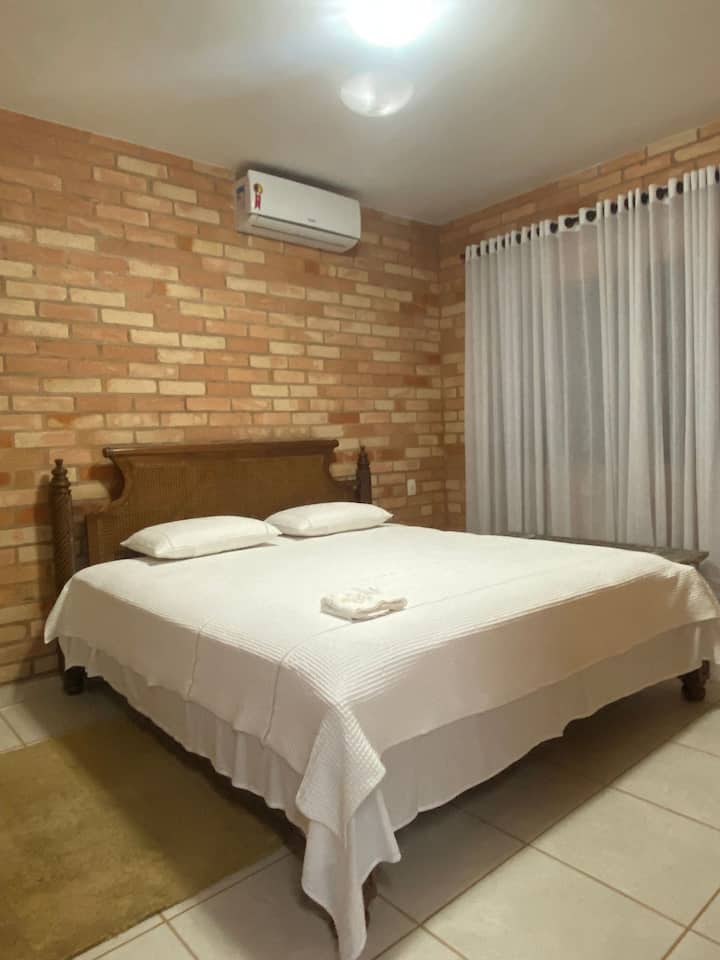 Una cama tamaño king