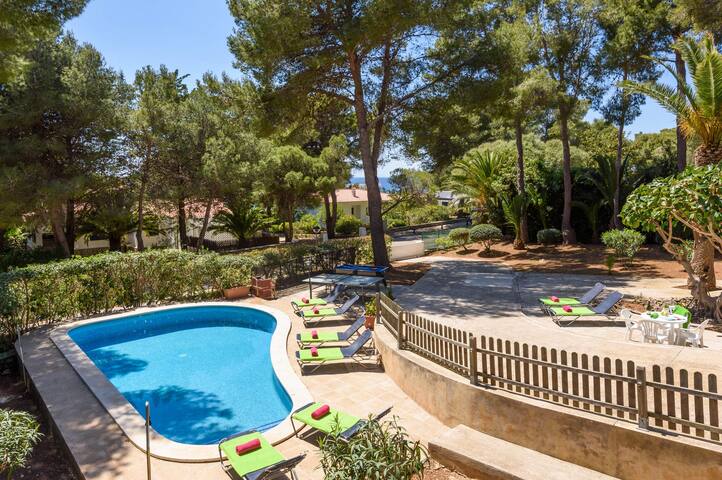 Villa Alessandra by Villa Plus gallery image 3