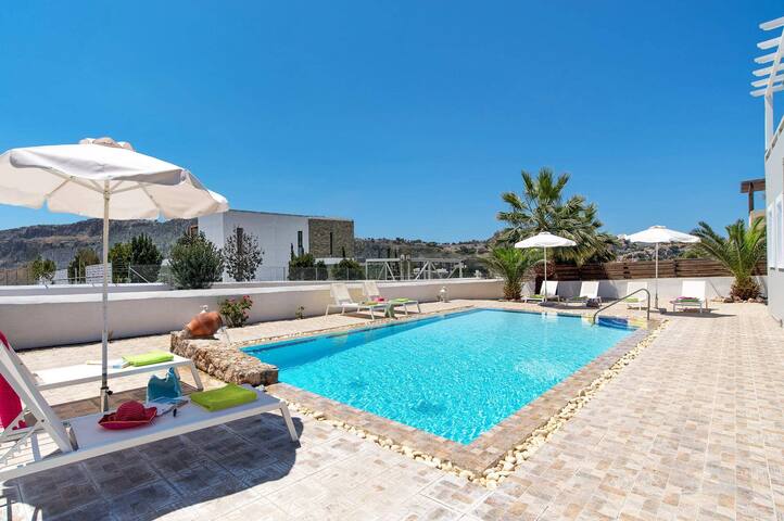 Villa Alexia by Villa Plus gallery image 5