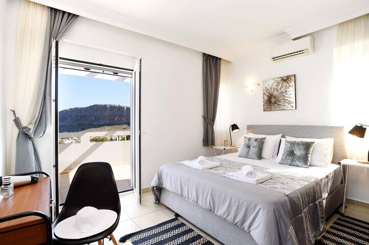 Villa Alexia by Villa Plus gallery image 4