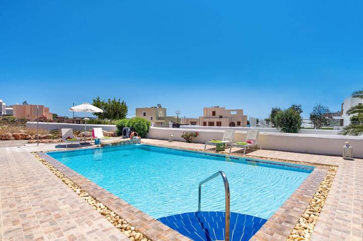 Villa Alexia by Villa Plus gallery image 3