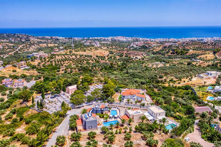 Villa Alpha by Villa Plus gallery image 4